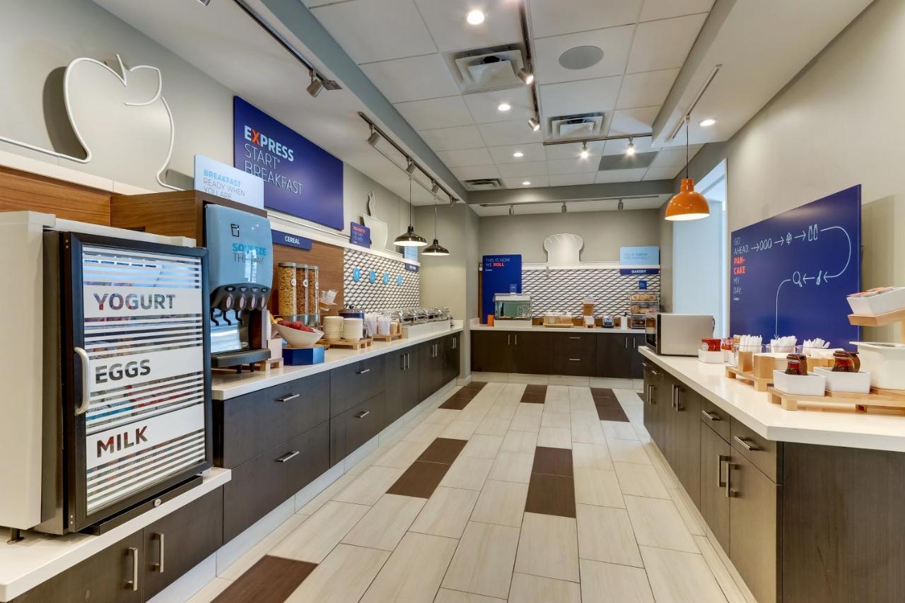 Holiday Inn Express - Wilmington - Porters Neck By Ihg Exterior photo